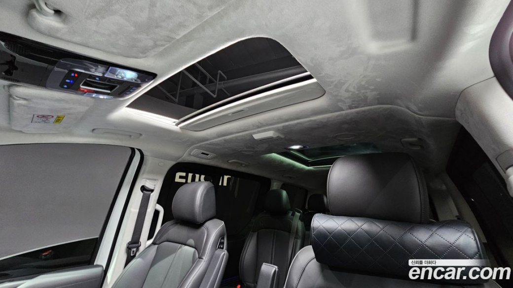Hyundai Staria 4WD Lounge 9-Seater, 2025