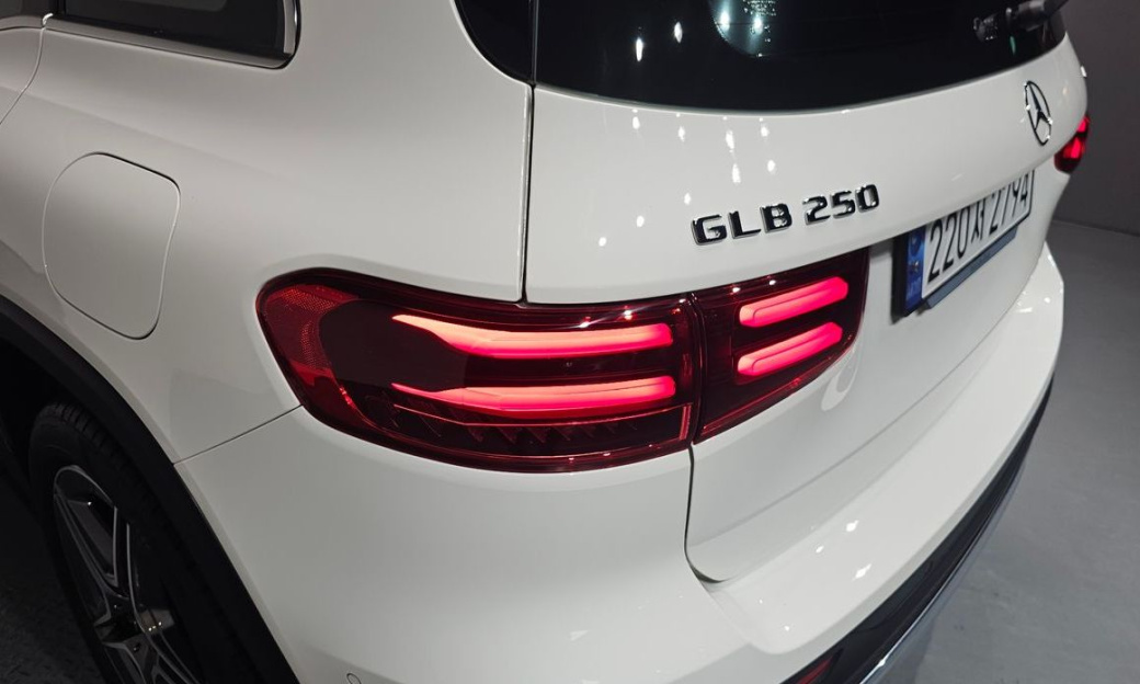Mercedes-Benz GLB-Class GLB250 4MATIC, 2025