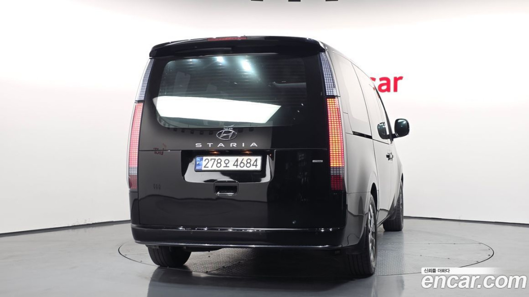 Hyundai Staria 4WD Lounge 7-Seater, 2023