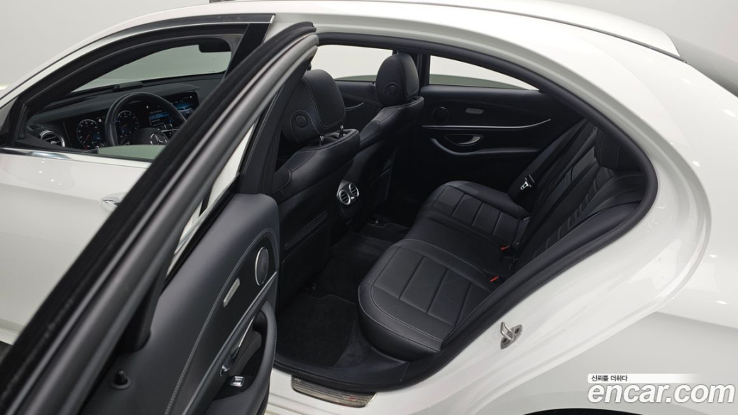 Mercedes-Benz E-Class E250 AMG Line, 2023