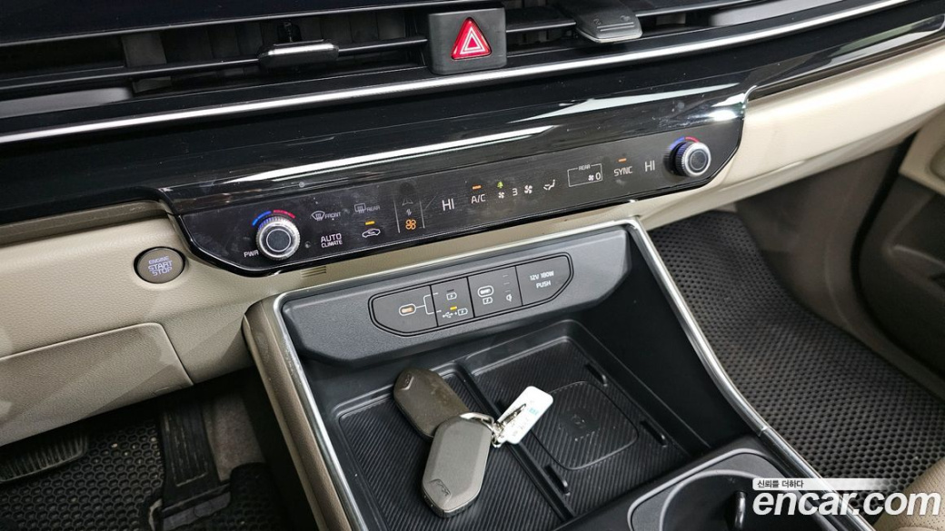 Kia Carnival 9-Seater Signature, 2024