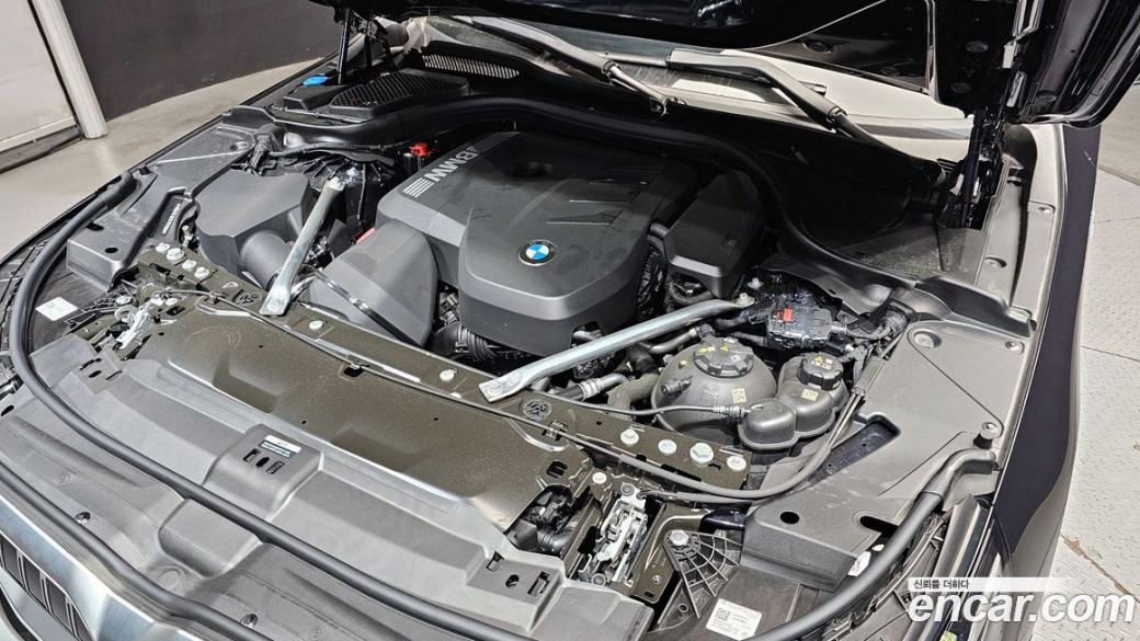 BMW 5-Series 520i M Sport, 2025