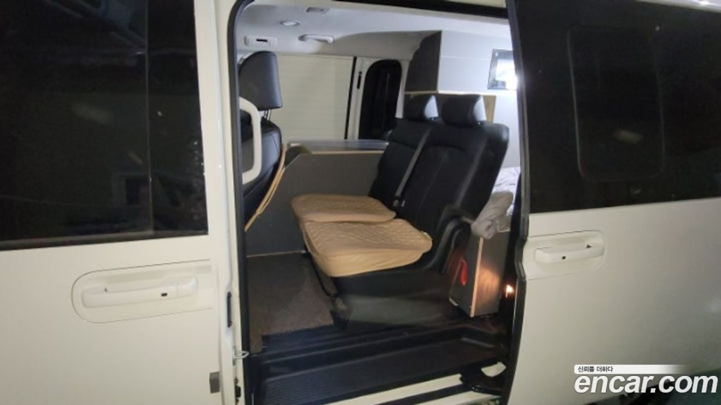 Hyundai Staria 4WD Tourer 9-Seater, 2023