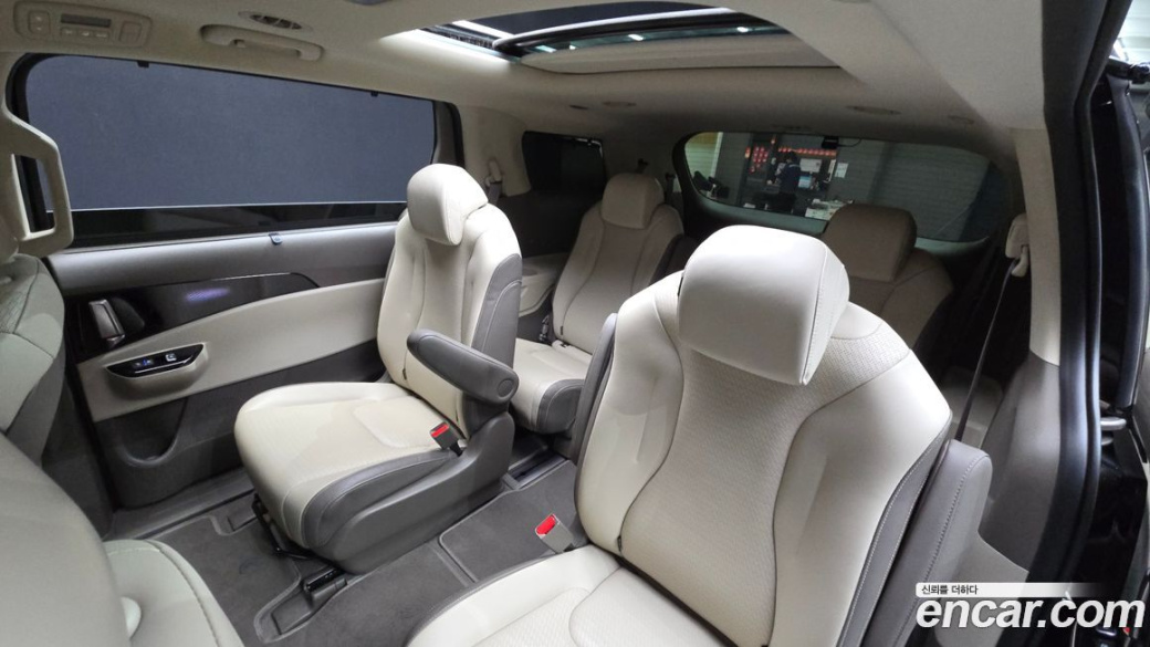 Kia Carnival 9-Seater Signature, 2023