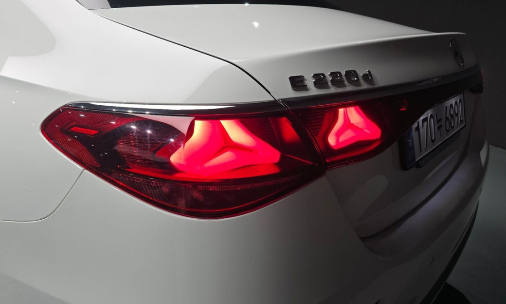 Mercedes-Benz E-Class E220d 4MATIC Exclusive, 2024