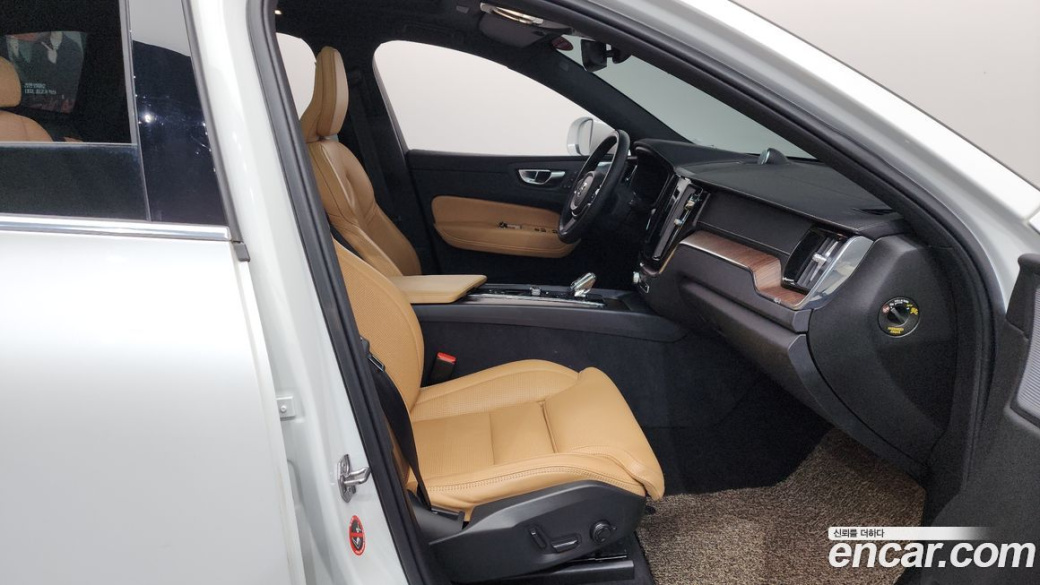 Volvo XC60 B5 Inscription, 2022