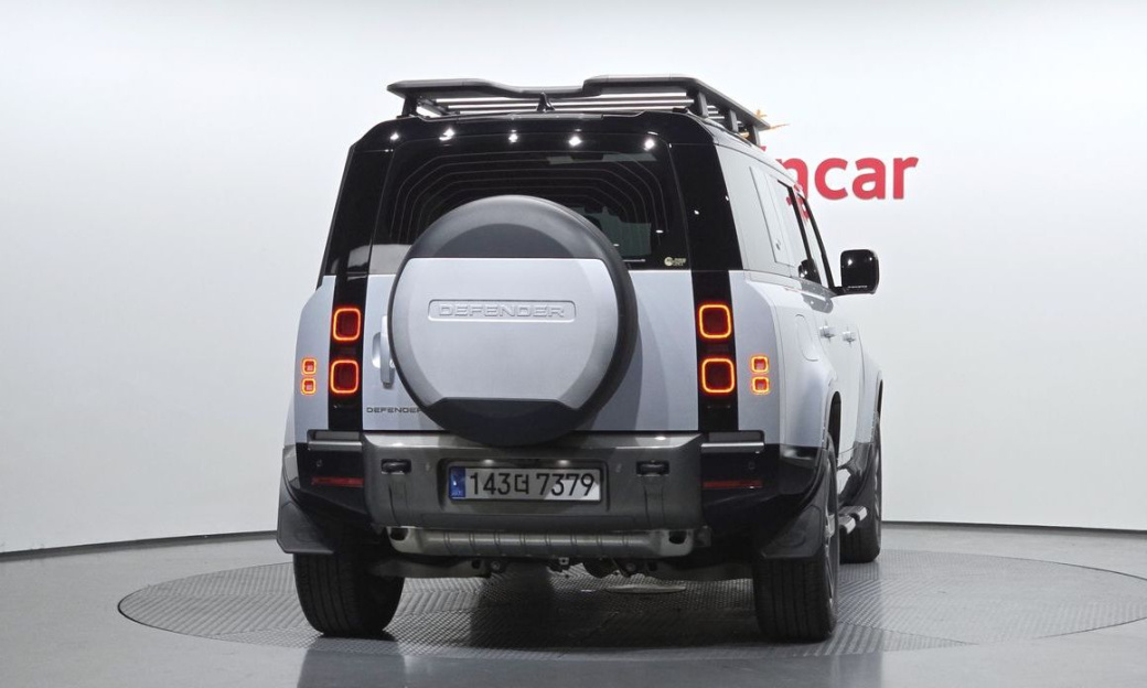 Land Rover Defender 110 P300 X-Dynamic SE, 2024