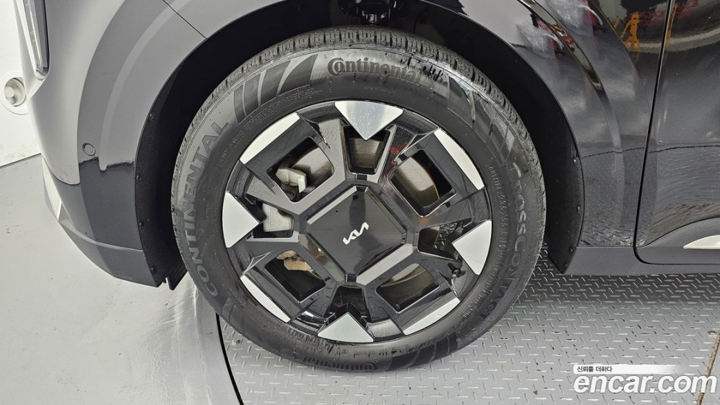 Kia Carnival 9-Seater Signature, 2024