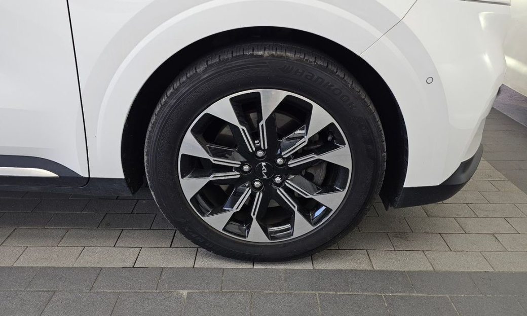 Kia Carnival 7-Seater Signature, 2023