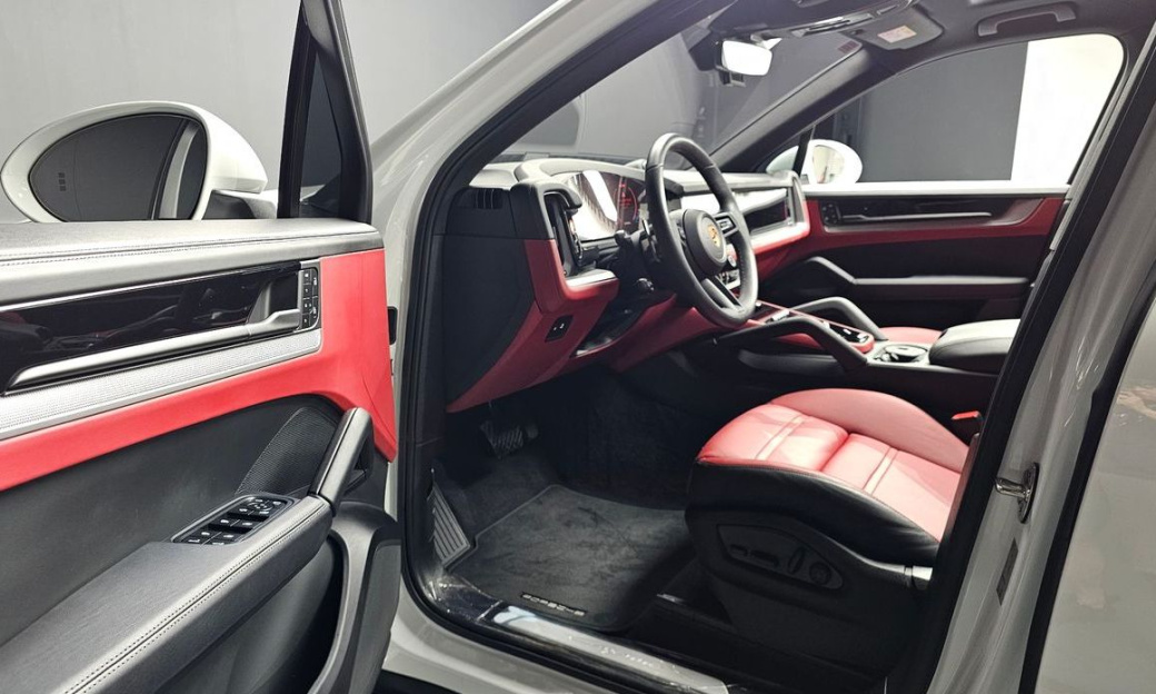 Porsche Cayenne 3.0, 2024
