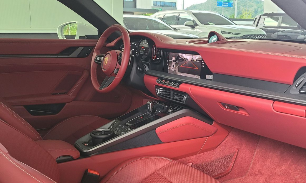 Porsche 911 Carrera, 2024