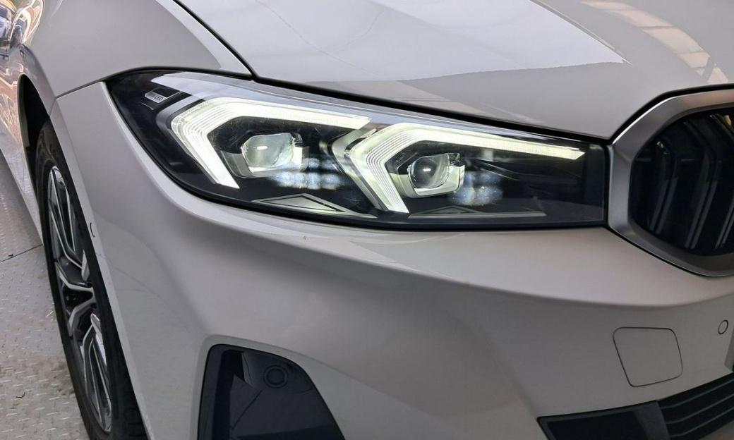 BMW 3-Series 320i, 2024