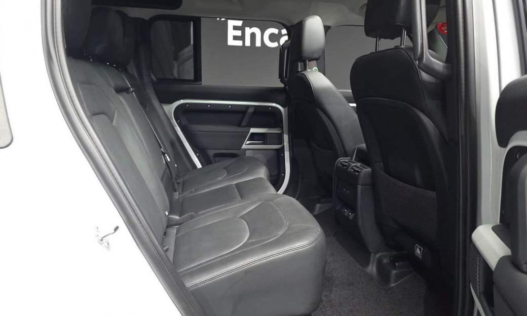 Land Rover Defender 110 D250 SE, 2023
