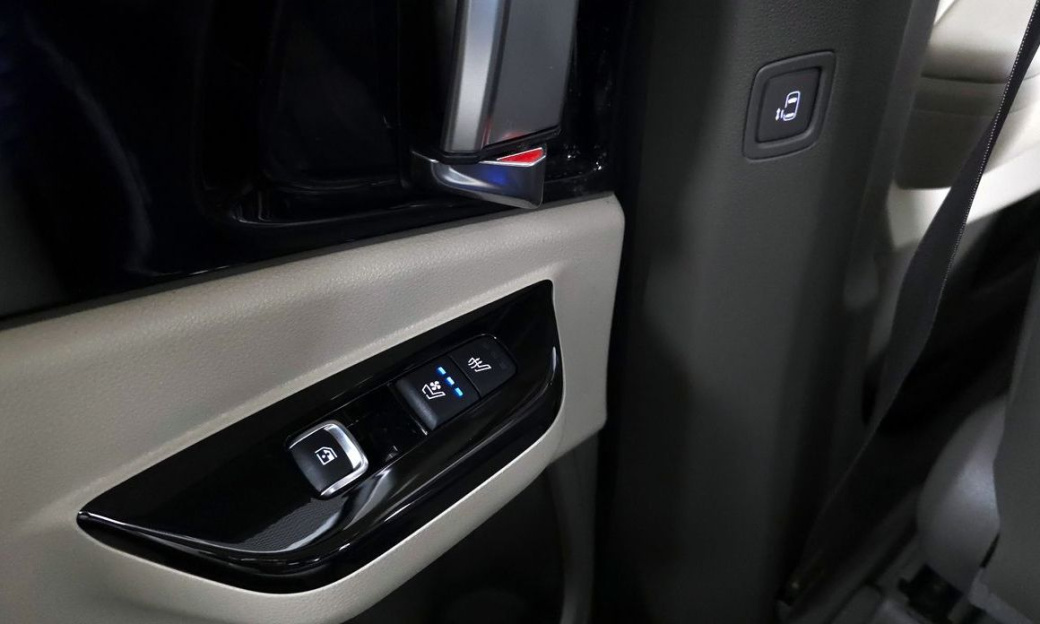 Kia Carnival 9-Seater Signature, 2023