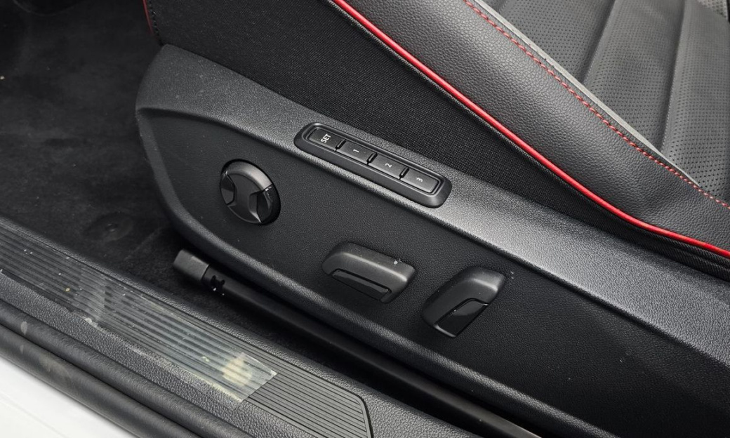 Volkswagen Golf 2.0 GTI, 2024