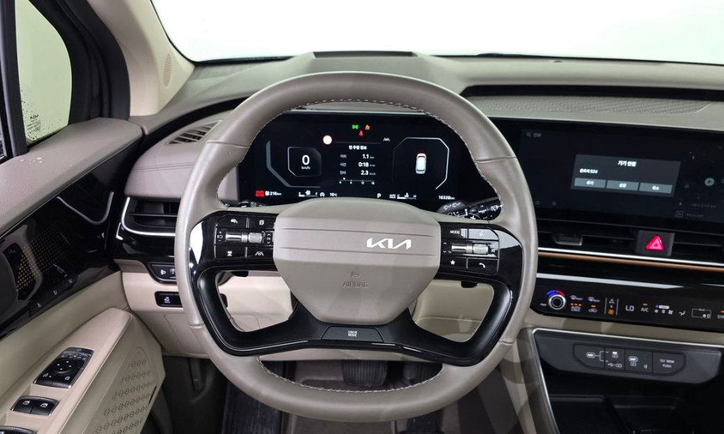 Kia Carnival 7-Seater Gravity, 2025
