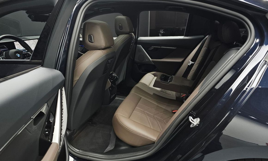 BMW 5-Series 520i M Sport, 2025