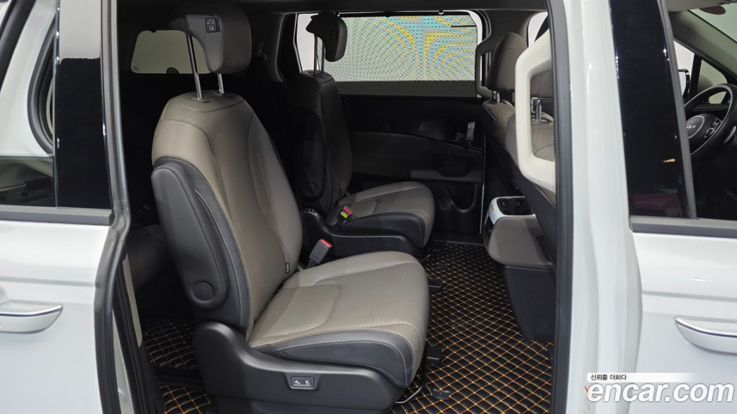 Kia Carnival 9-Seater Signature, 2025