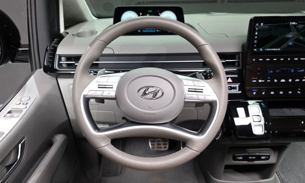 Hyundai Staria 4WD Lounge 9-Seater, 2023
