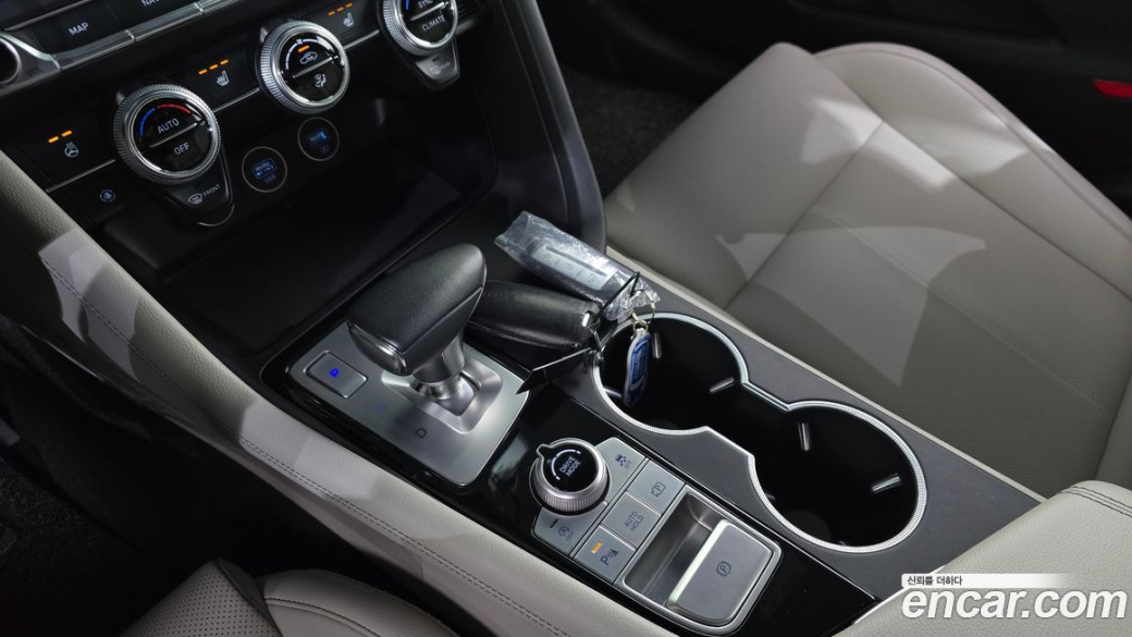 Genesis G70 Gasoline 2.0T 4WD, 2022