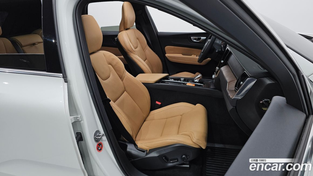 Volvo XC60 B6 Inscirtion, 2022