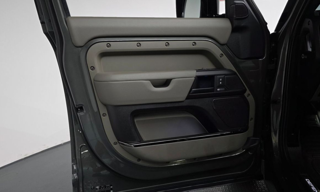 Land Rover Defender 110 P635 Octa Edition 1, 2025