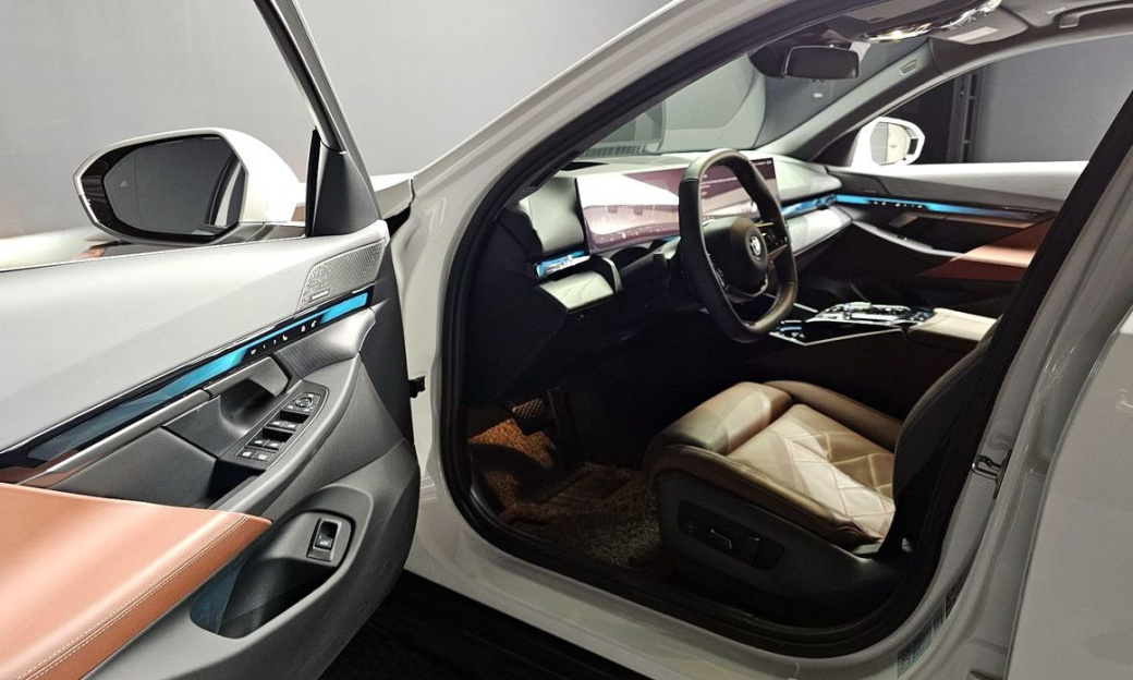 BMW 5-Series 530i xDrive, 2024