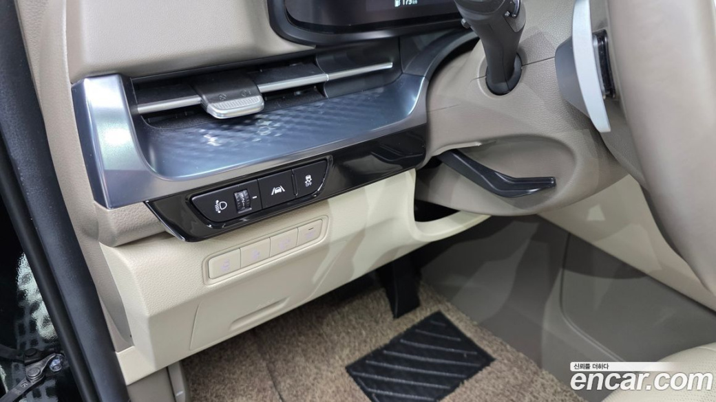 Kia Carnival 9-Seater Hi-Limousine, 2023