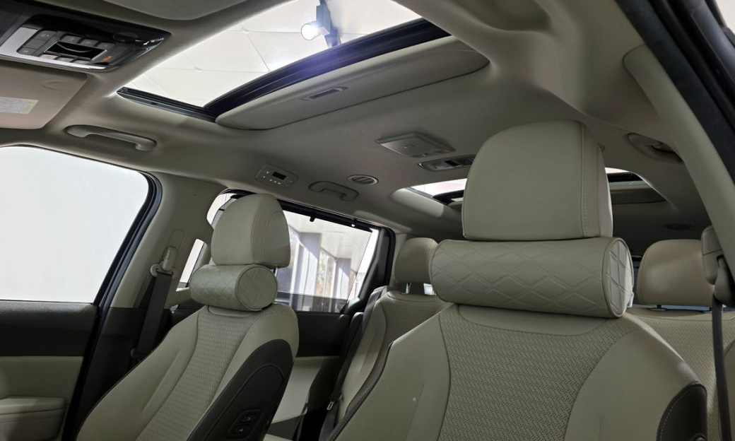 Kia Carnival 7-Seater Outdoor, 2023