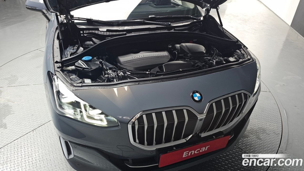 BMW 2-Series 220i Luxury, 2024