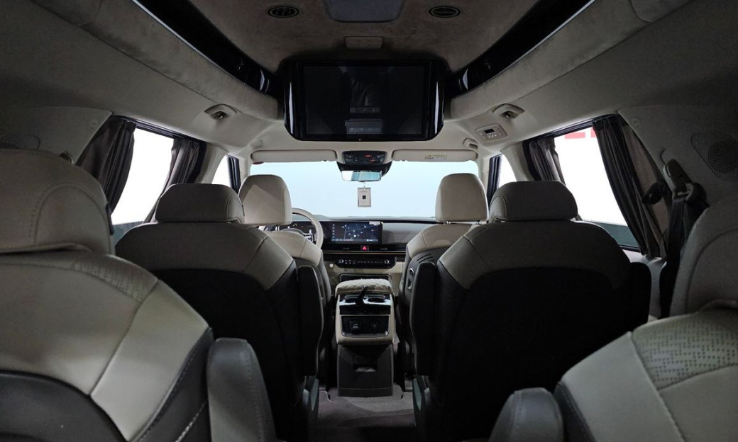 Kia Carnival 9-Seater Hi Limousine, 2024