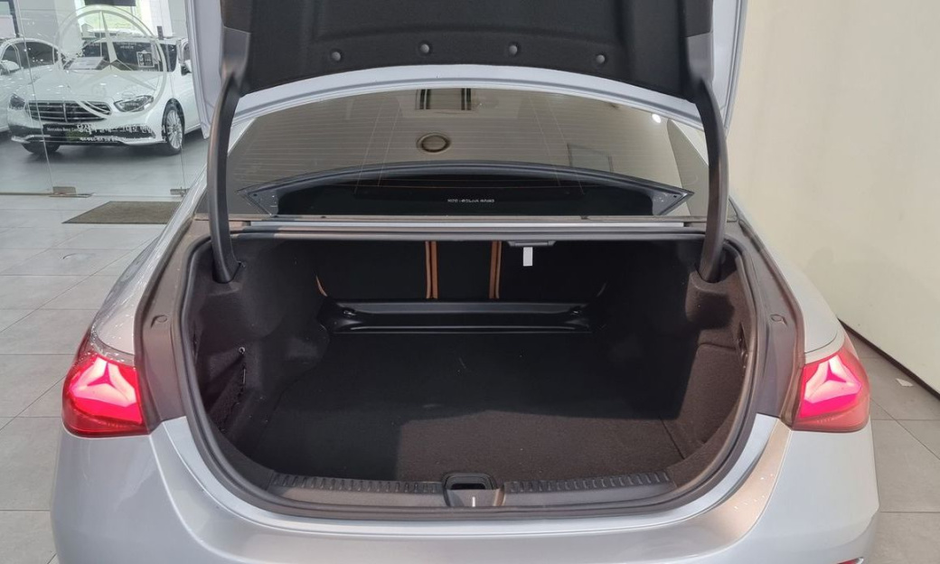 Mercedes-Benz E-Class E200 Avantgarde, 2026