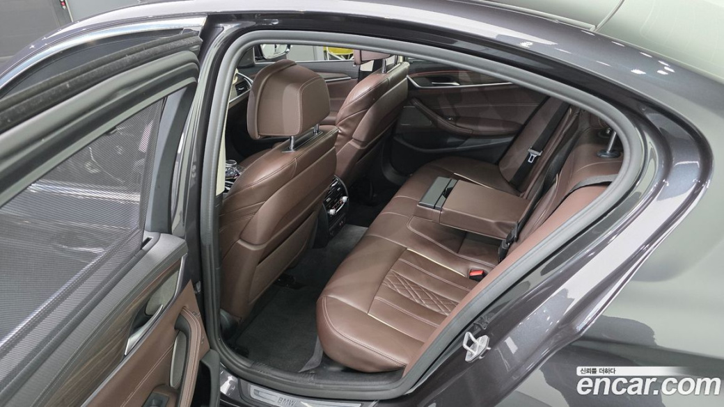 BMW 5-Series 530i Luxury, 2022