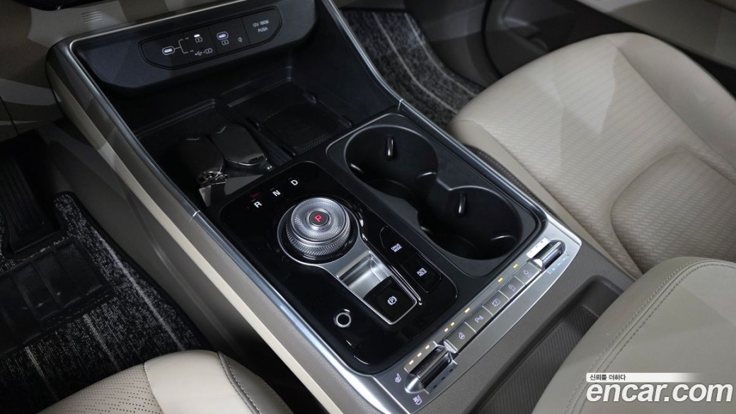 Kia Carnival 9-Seater Gravity, 2025