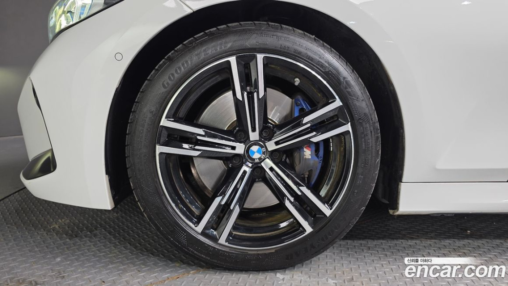 BMW 3-Series 320i M Sport, 2023