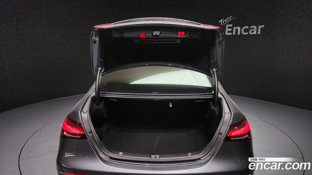 Mercedes-Benz E-Class E350 4MATIC AMG Line, 2022