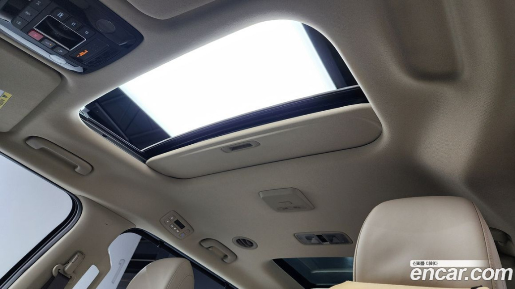 Kia Carnival 9-Seater Signature, 2024