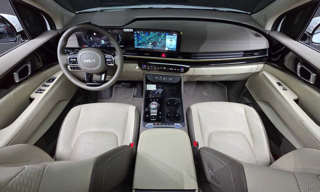 Kia Carnival 9-Seater Signature, 2024