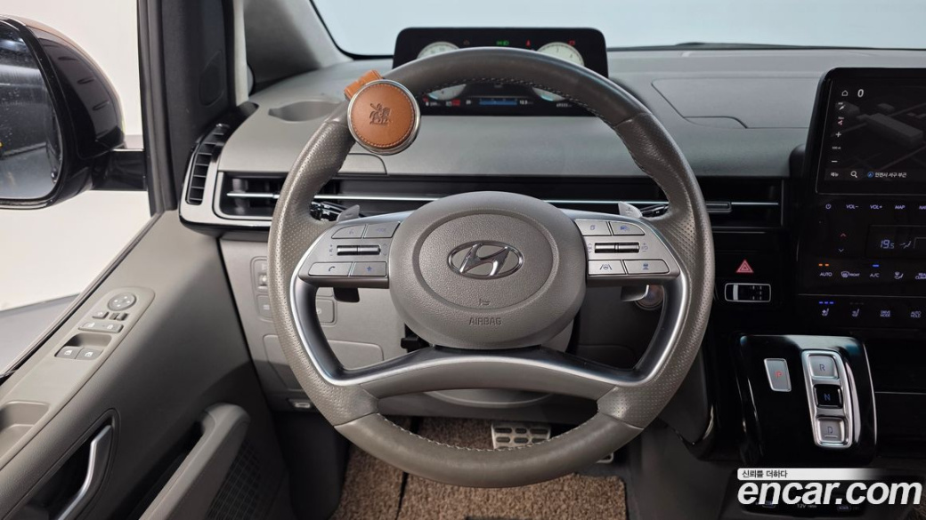 Hyundai Staria 4WD Lounge 7-Seater, 2022
