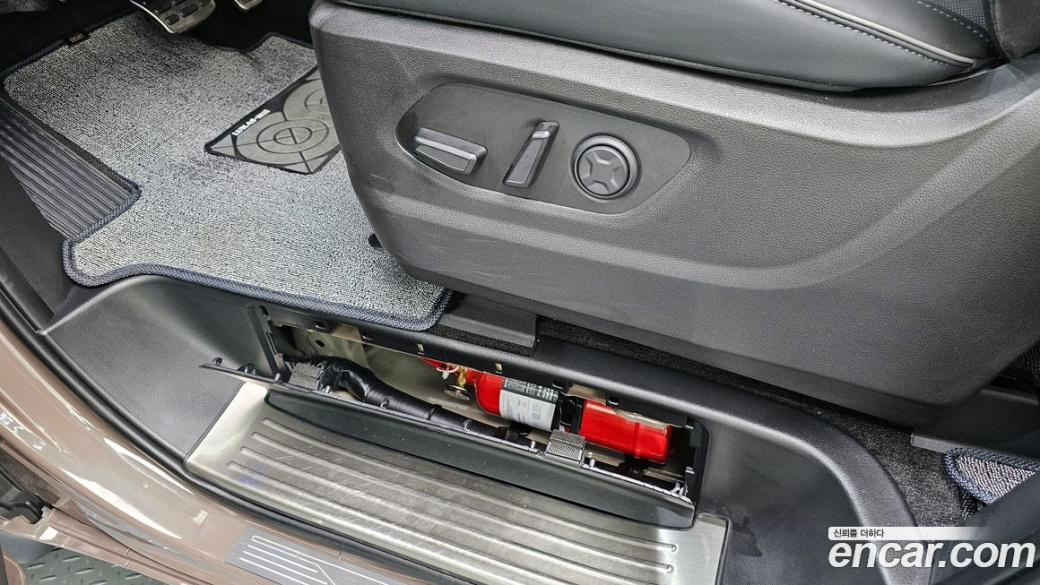 Hyundai Staria Lounge 9-Seater, 2025