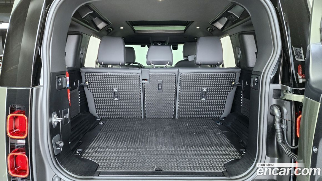 Land Rover Defender 110 D250 X-Dynamic SE, 2025