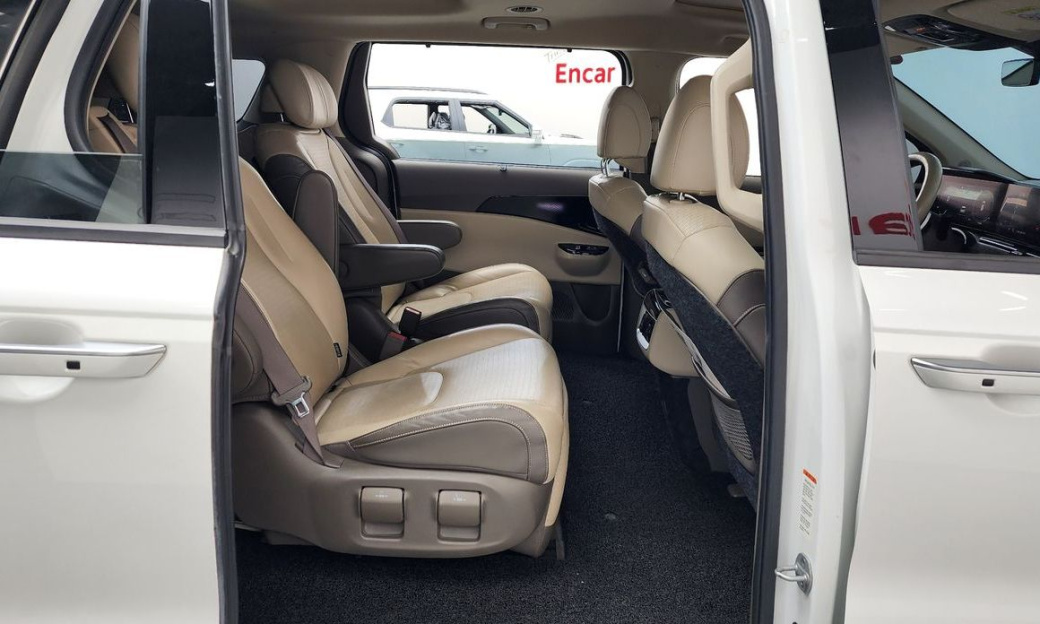 Kia Carnival 7-Seater Signature, 2022