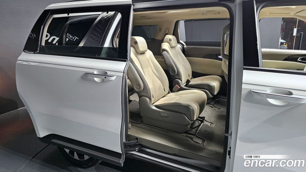 Kia Carnival 9-Seater Signature, 2022