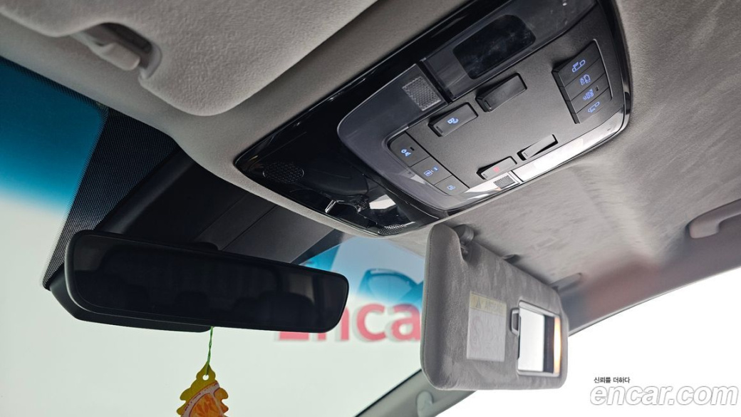 Hyundai Staria 4WD Lounge 7-Seater, 2022