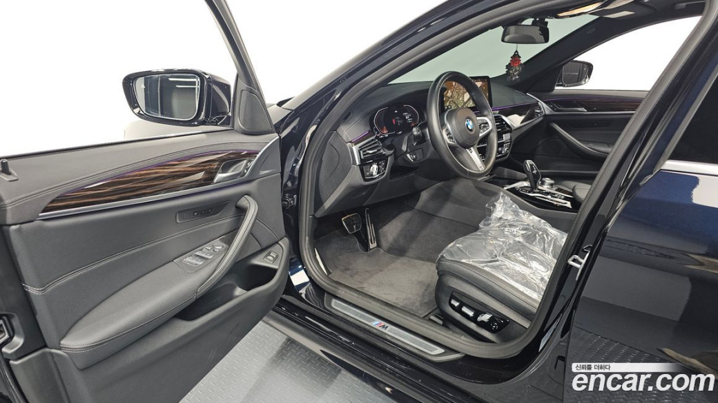 BMW 5-Series 520i M Sport, 2022