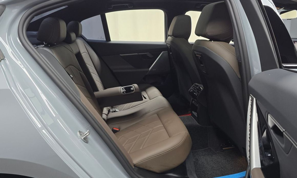 BMW 5-Series 520i M Sport, 2025