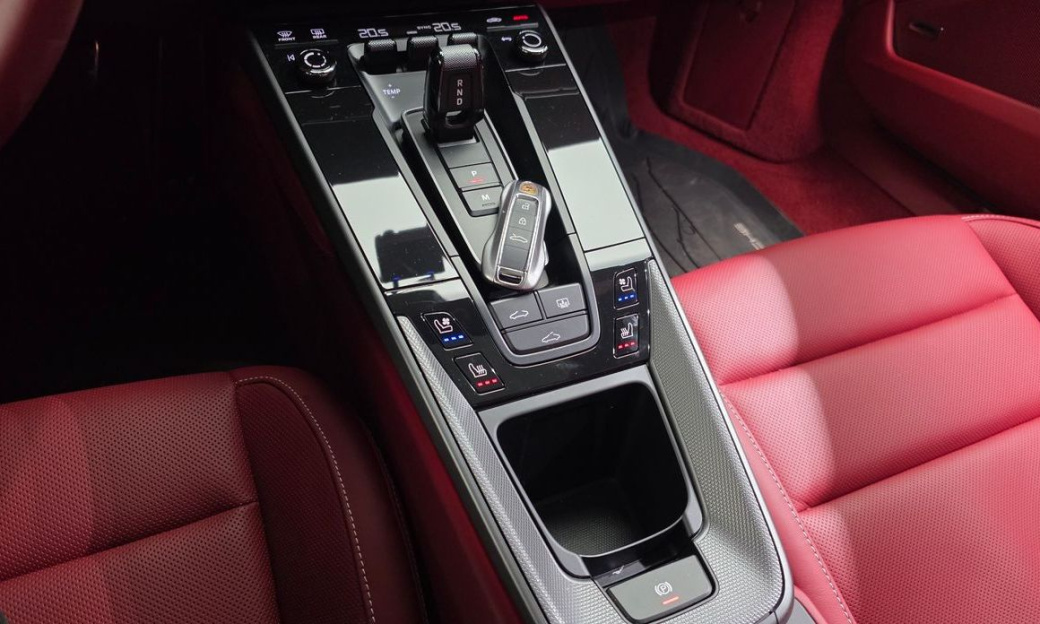 Porsche 911 Carrera, 2024