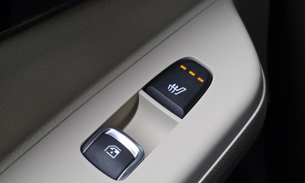Kia Carnival 9-Seater Signature, 2025