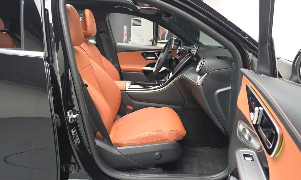 Mercedes-Benz GLC-Class GLC 300 4MATIC Avantgarde, 2025