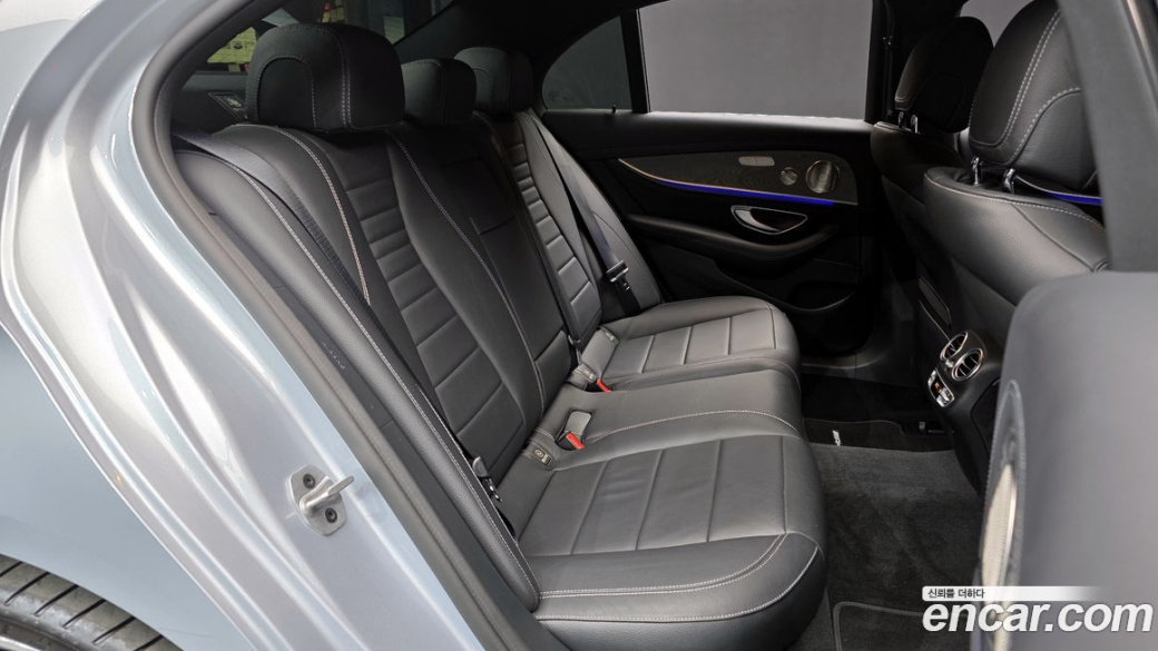 Mercedes-Benz E-Class E350 4MATIC AMG Line, 2022